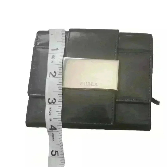 Furla Vintage Black Leather Compact Wallet - Picture 11 of 13